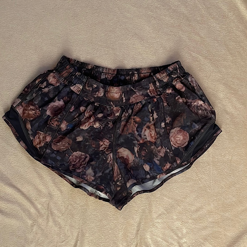 Lululemon hotty hot short 2.5” floral rose
